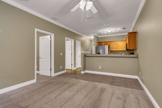 Building Photo - 3 Bedroom- 3 Full bath Small Pet Friendly ...