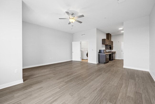 Building Photo - Annex on the Square