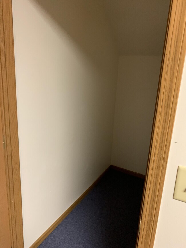 Building Photo - 135 S River Rd