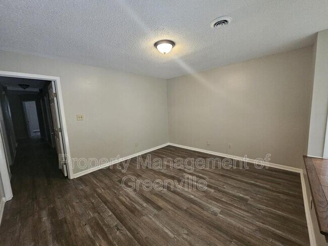 Building Photo - 510 Woodside Ln
