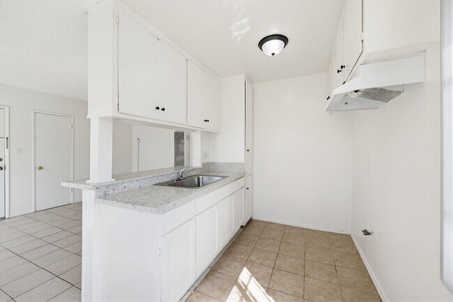 Building Photo - 1224 Normandie Ave