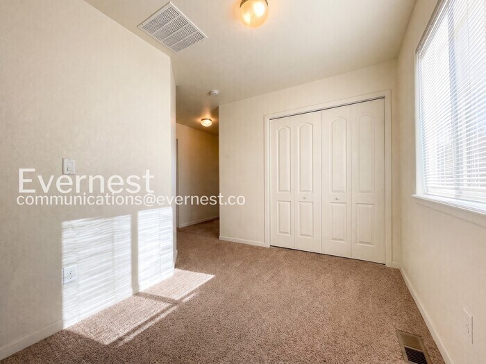Building Photo - 3194 Fairmont Dr