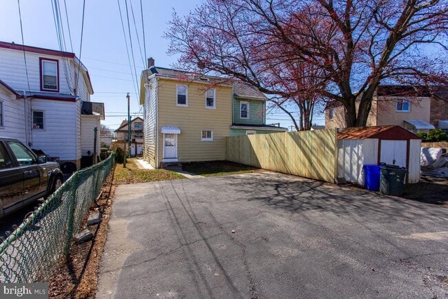 Building Photo - 349 S Springfield Rd