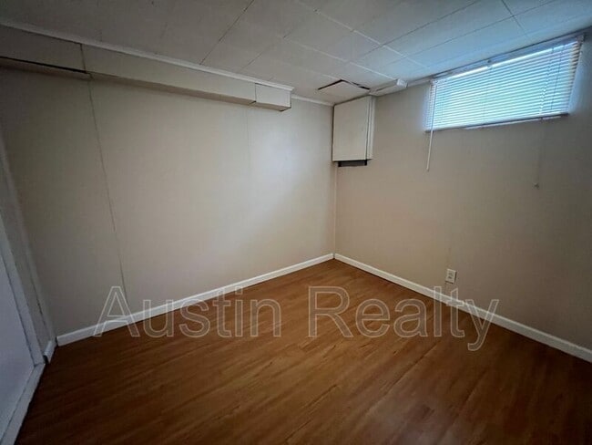 Building Photo - 10117 Niblic Dr