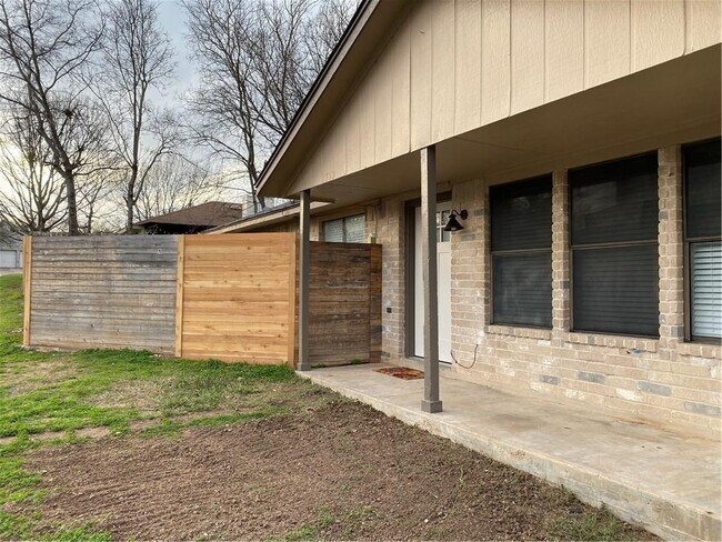 Building Photo - 1700 Rustlers Rd