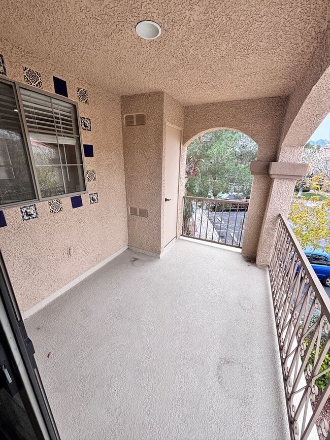 Building Photo - Two Bedroom Condo in Guard Gated Painted Desert