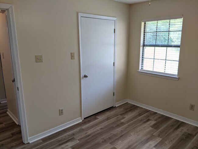 Building Photo - 1406 Hartje Ln