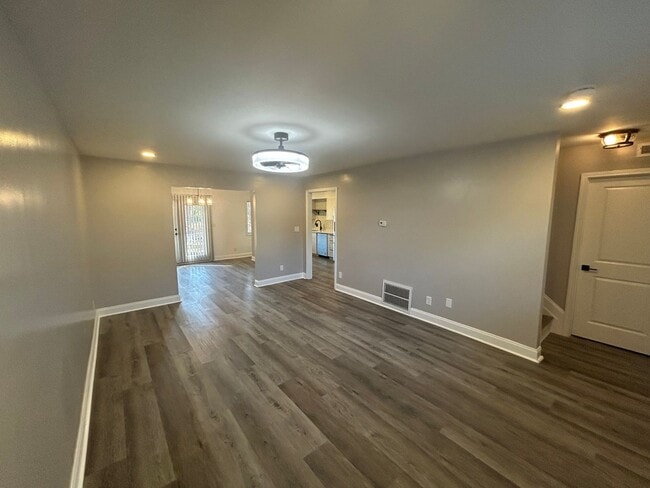 Building Photo - This fully renovated & updated 3 Bedroom a...
