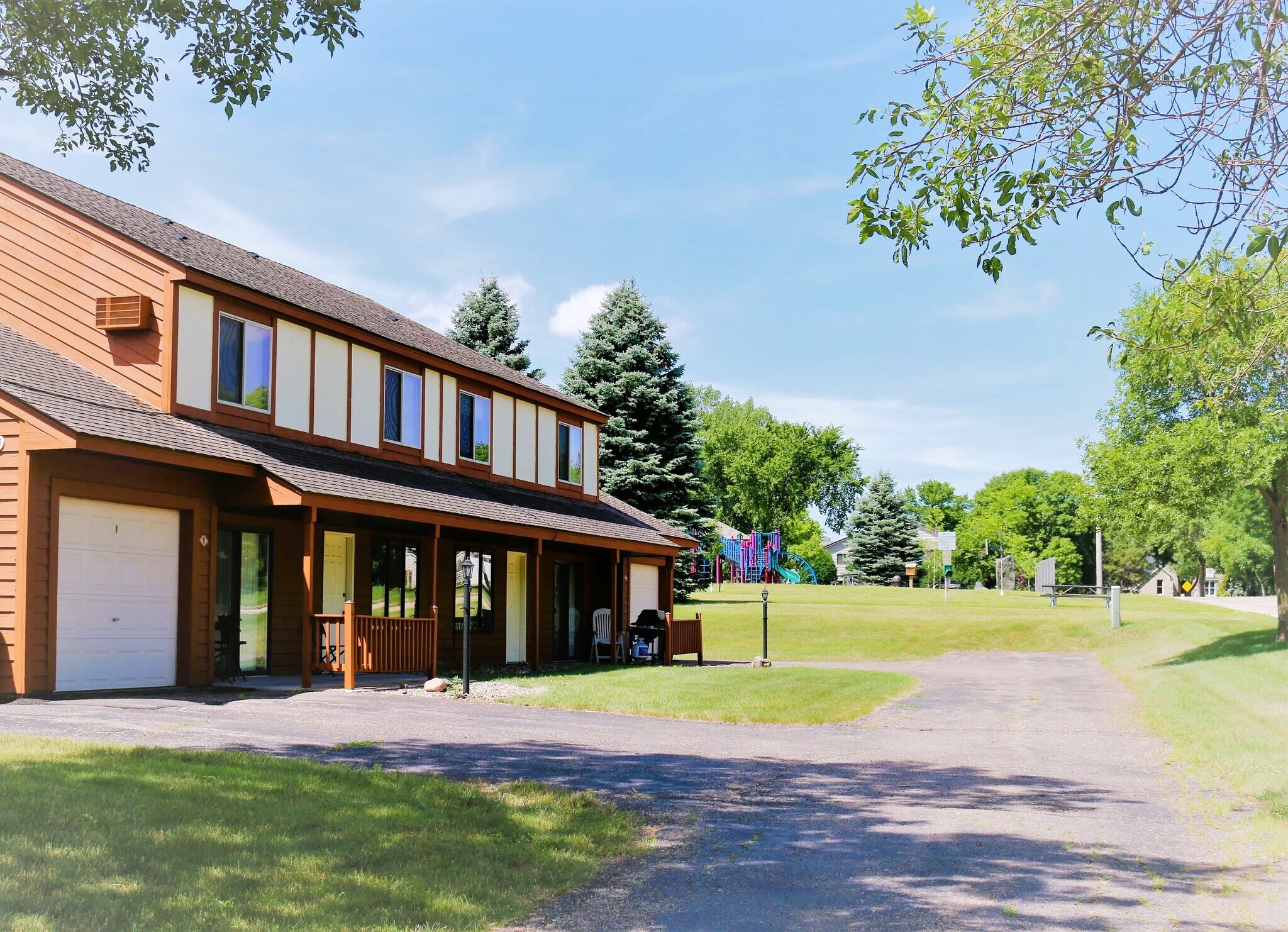 Building Photo - 1100 Mont Croix Dr