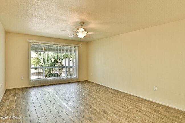 Building Photo - 9860 N 105th Ave