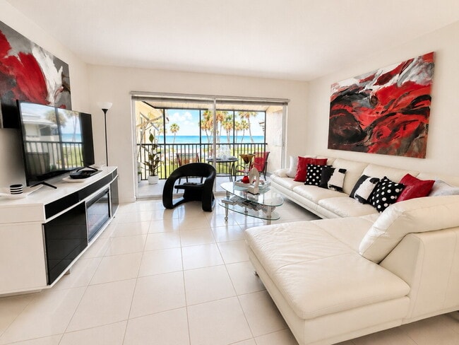 Building Photo - Meticulous Gulf front condo with unobstructed views of the clear blue water.