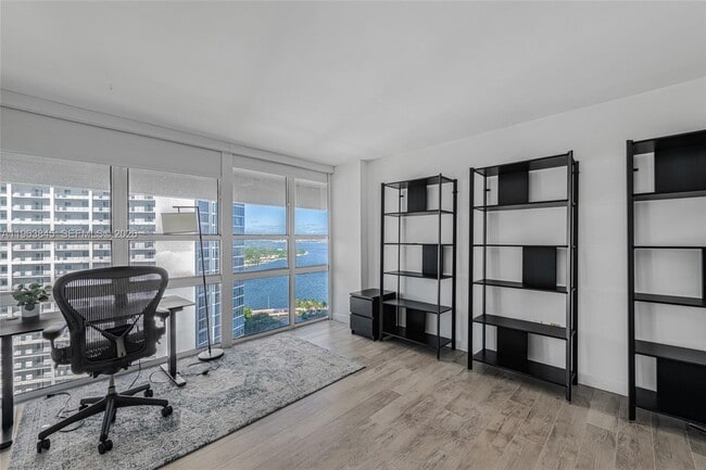 Building Photo - 600 NE 36th St