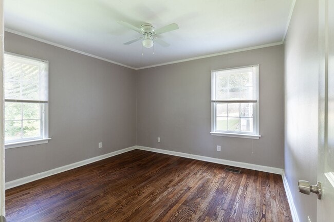 Building Photo - Charming Renovated Bungalow in Grove Park ...
