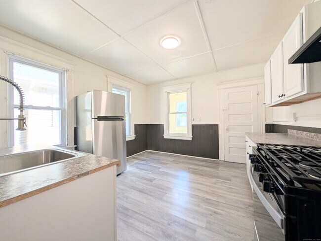 Building Photo - 133 Poplar St