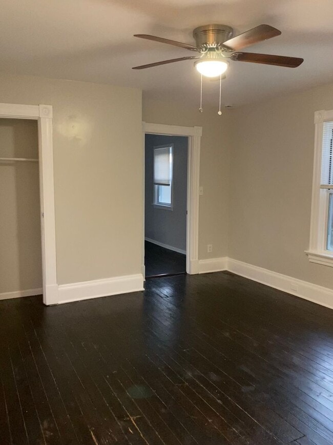 Building Photo - Beautifully updated and Spacious!  2 Bed House in Madisonville with walk through!!