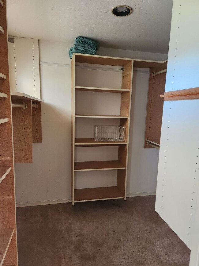 Building Photo - West Valley 3 bedroom country home with 3 ...