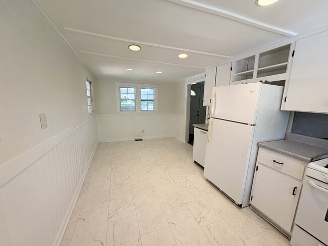 Building Photo - 4579 Spring St