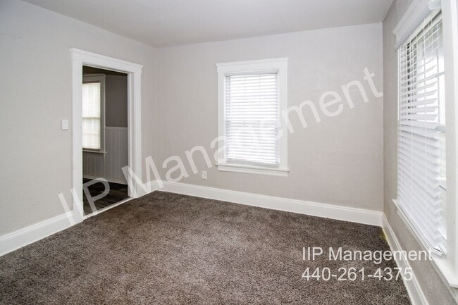 Building Photo - 9903 Sladden Ave