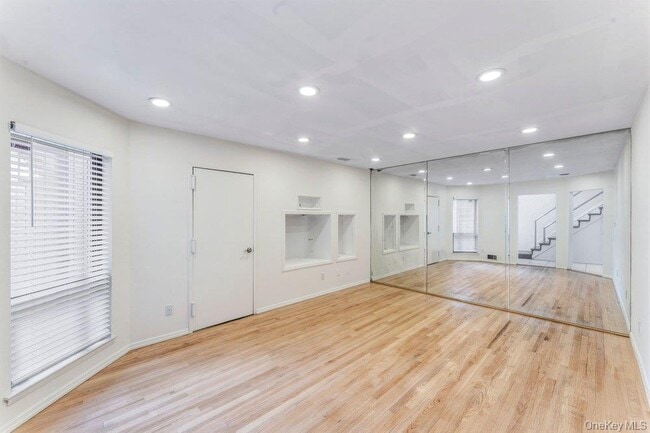 Building Photo - 124 Foxwood Dr