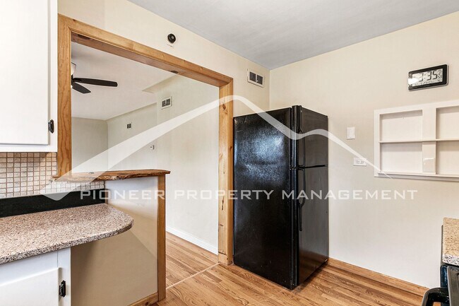 Building Photo - Cozy House with Central A/C and Fenced Back Yard