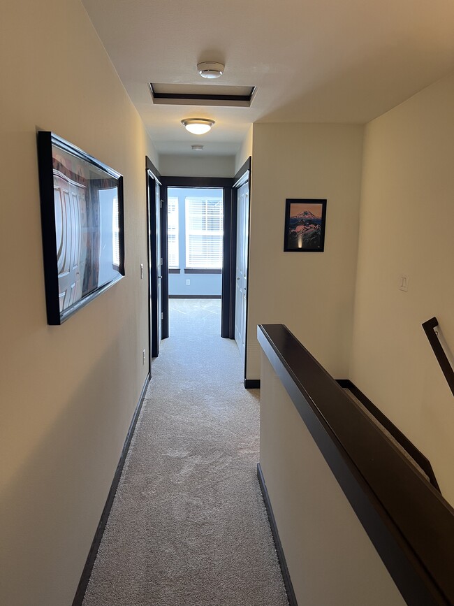 Building Photo - 7162 Shinkle Pl SW