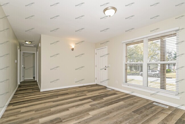 Building Photo - 4938 Tulip Tree Ln