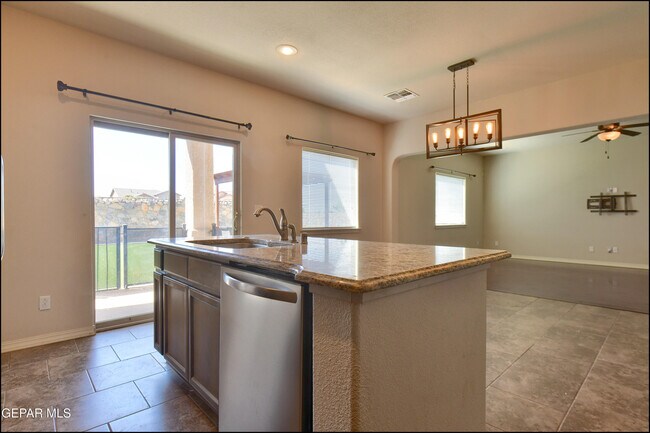 Building Photo - 7528 Wolf Creek Dr