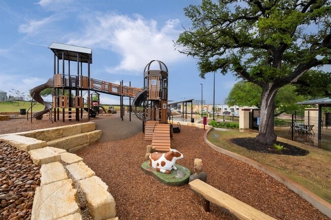 Building Photo - 236 Travis Ln