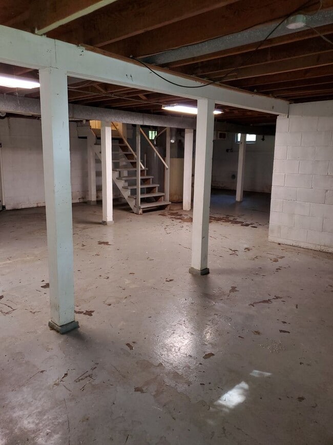 Building Photo - 3 bedroom 1 bath house in Davenport