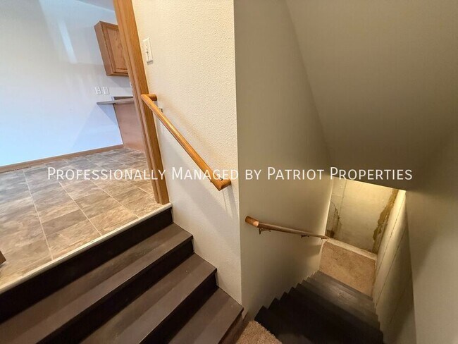 Building Photo - 827 Hawkeye Dr