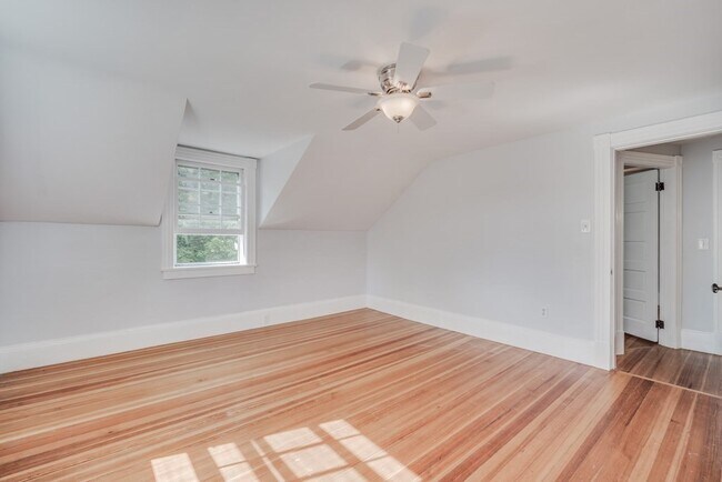 Building Photo - 1 Hickory Hill Dr