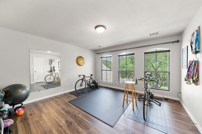 Building Photo - Stunning Home with Pool Now Available in t...