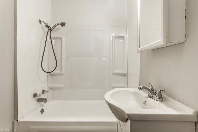 Building Photo - 2 br, 1 bath House - 2320 Hoyt Ave