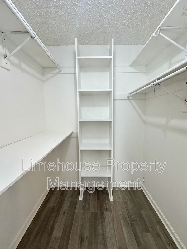 Building Photo - 4567 Genoa Cir
