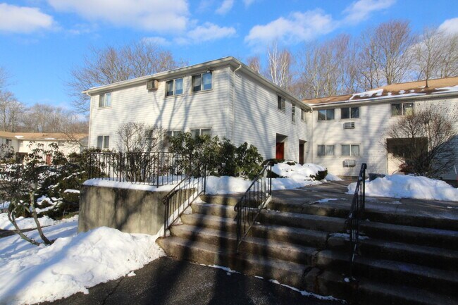 Building Photo - 207 Village Dr