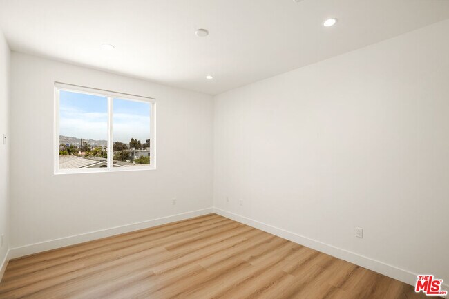 Building Photo - 834 S Shenandoah St