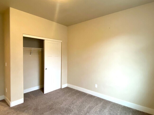 Building Photo - Single-Story Living! 3 BR - 2 BA with open...