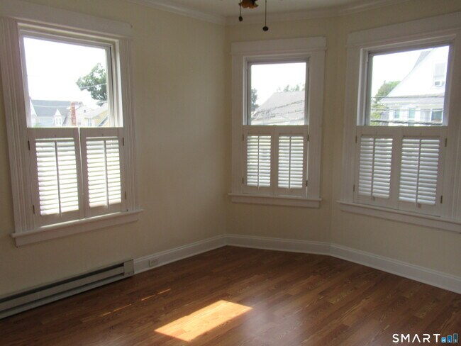 Building Photo - 114 Bennett St