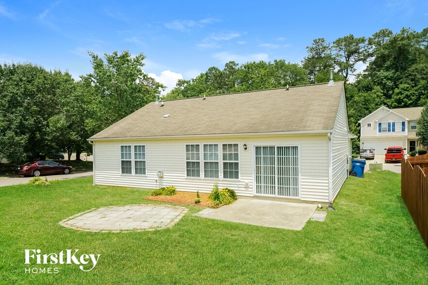 Building Photo - 6220 Saybrooke Dr