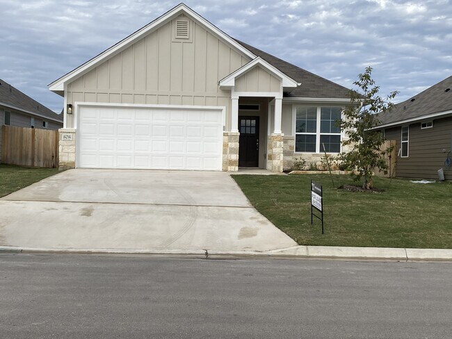 Building Photo - 808 Killam Dr