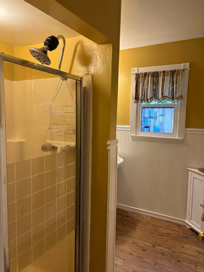 Building Photo - Vintage 5 bedroom Home with Three Car Garage