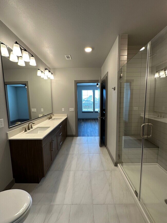 Building Photo - 632 Haversham Dr