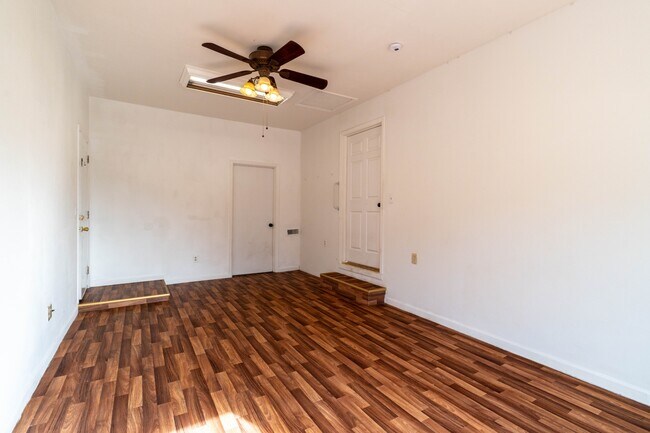 Building Photo - 2610 E Pikes Peak Ave