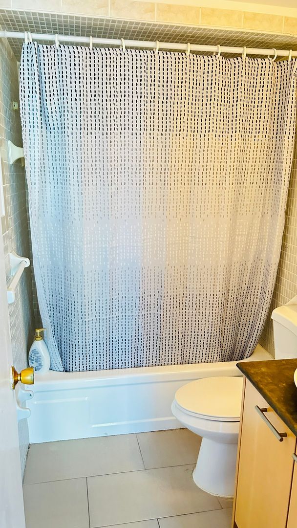 Building Photo - Stunning Waterfront One-Bedroom Apartment with Spectacular Views!