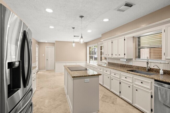 Building Photo - 17627 Macrantha Dr