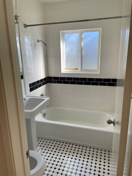 Building Photo - 3416 Front St