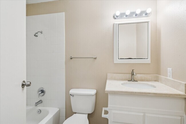 Building Photo - 1308 E Red Cedar Cir
