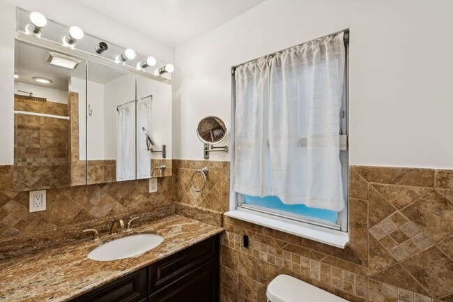 Building Photo - 132 Dodd St