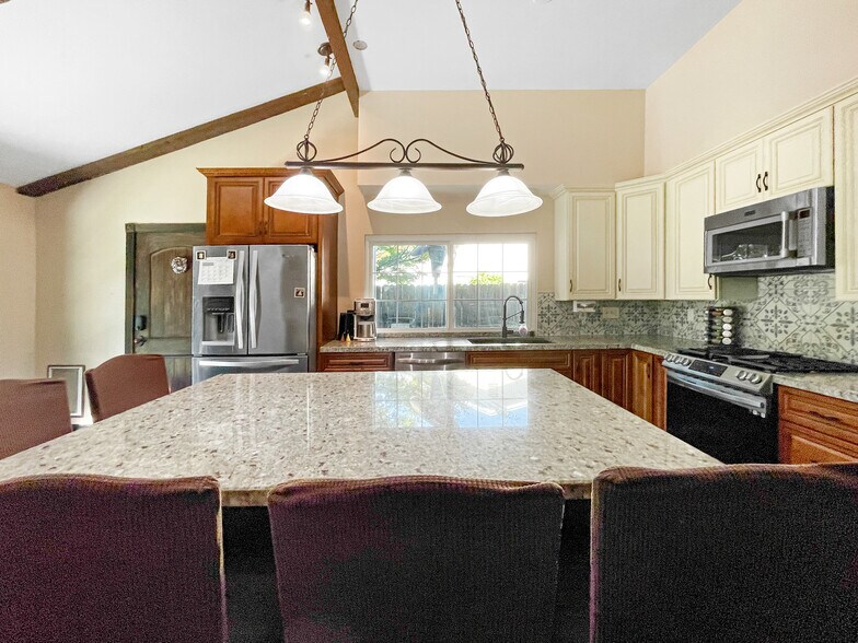 Building Photo - 2611 Willow Ct