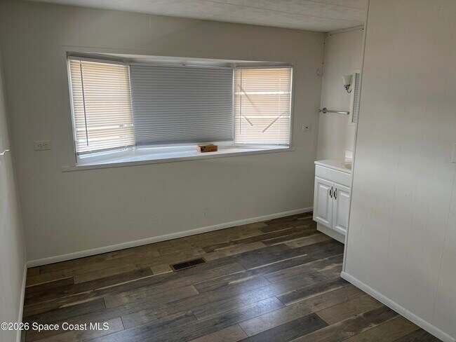 Building Photo - 1142 Parkview Ct NE